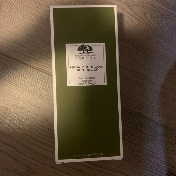 Origins Mega-Mushroom Skin Relief Face Cleanser - Picture 2 of 2